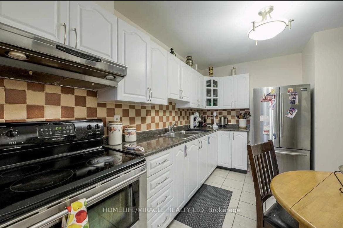 60 Pavane Linkway N/A Unit 216 photo 9