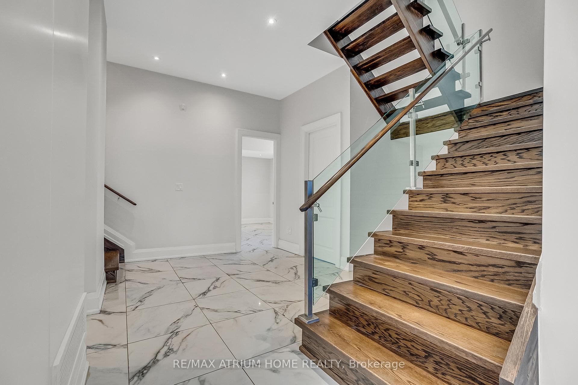 96 Stuart Avenue photo 45