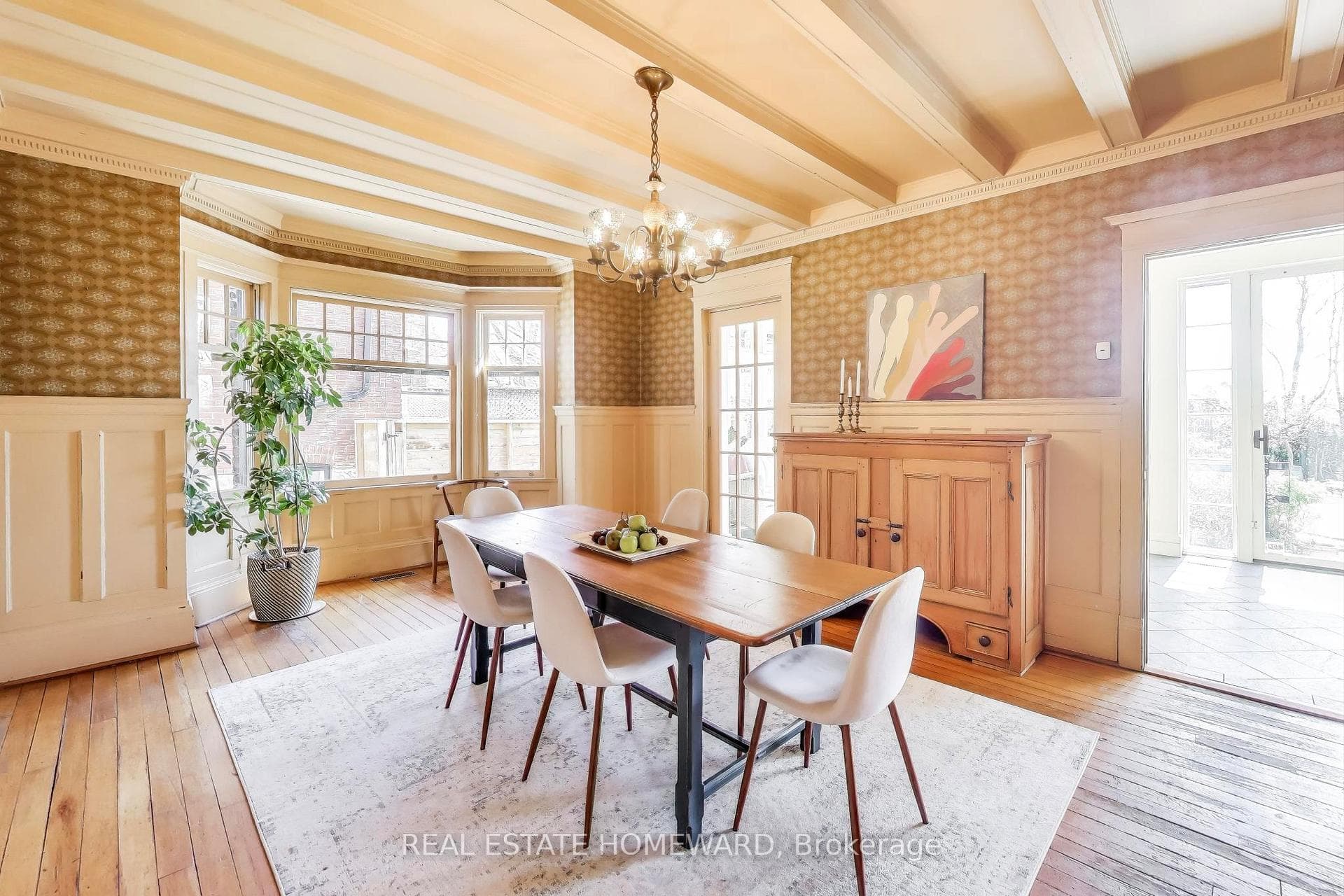 49 Hogarth Avenue photo 9
