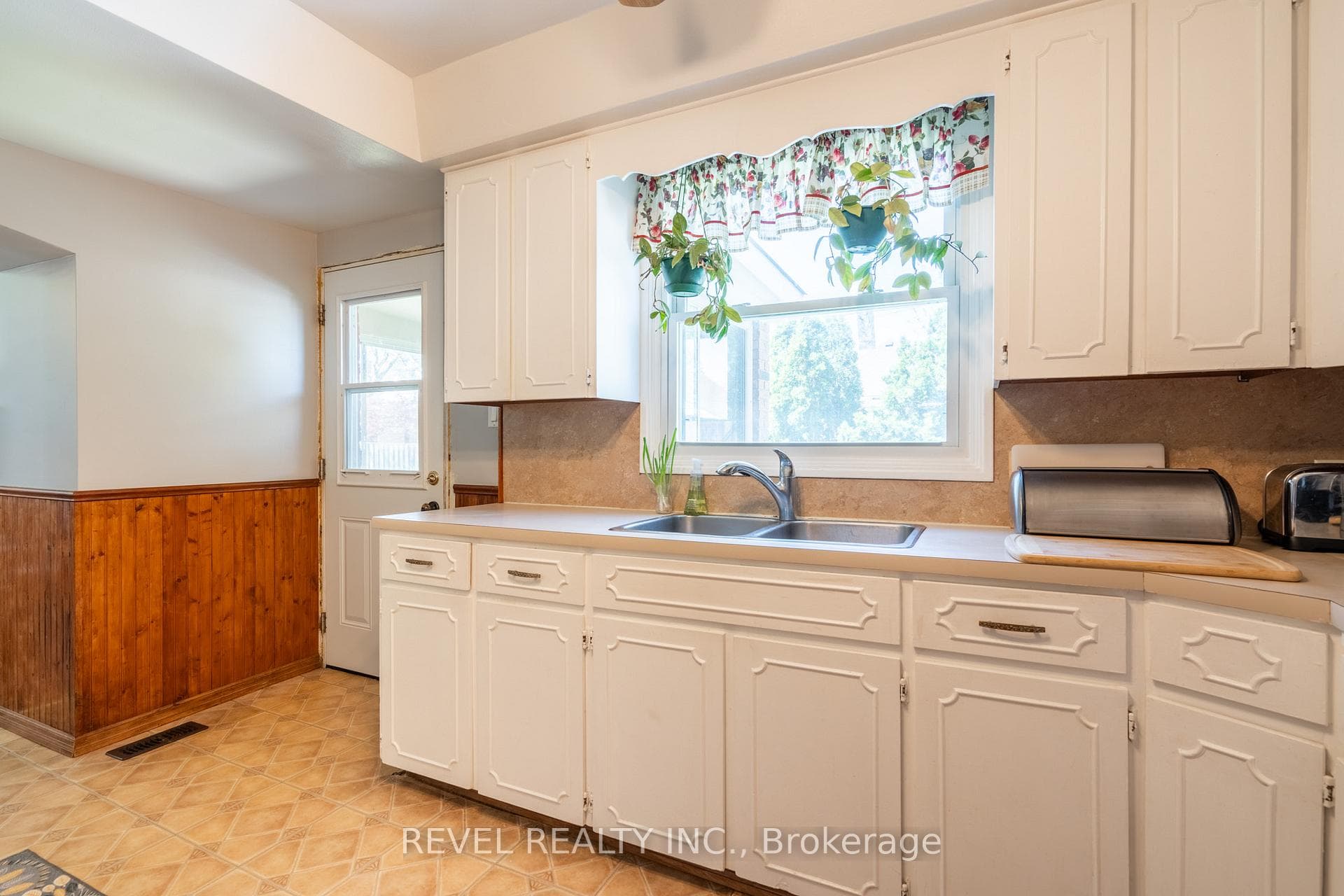 160 East 31st Street photo 18