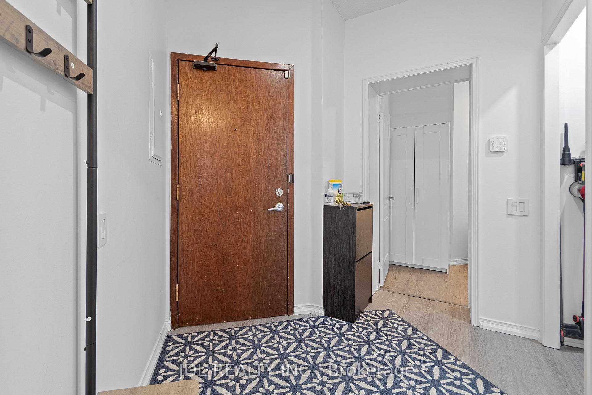 555 Yonge Street Unit 510 photo 27