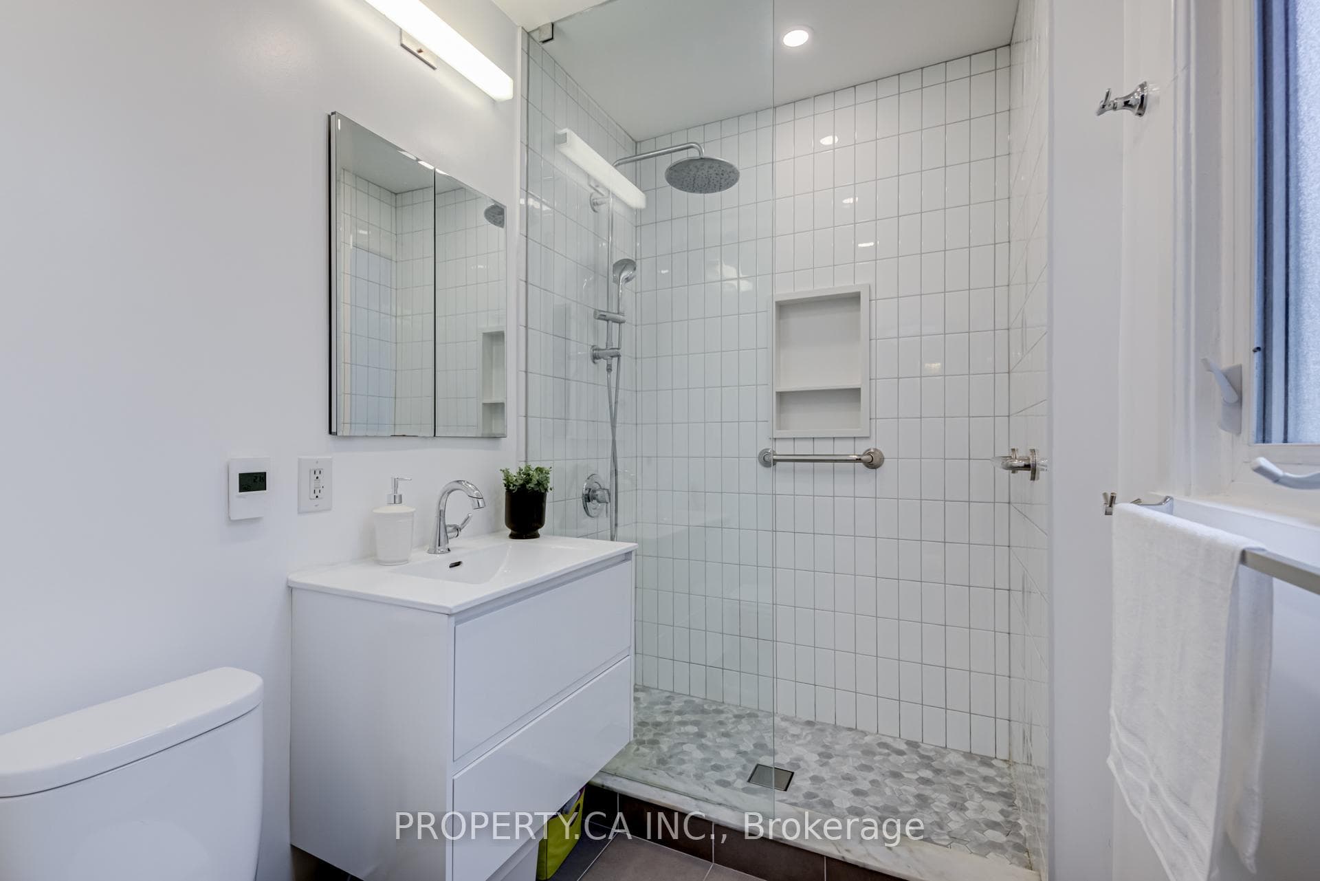514 Pape Avenue photo 26