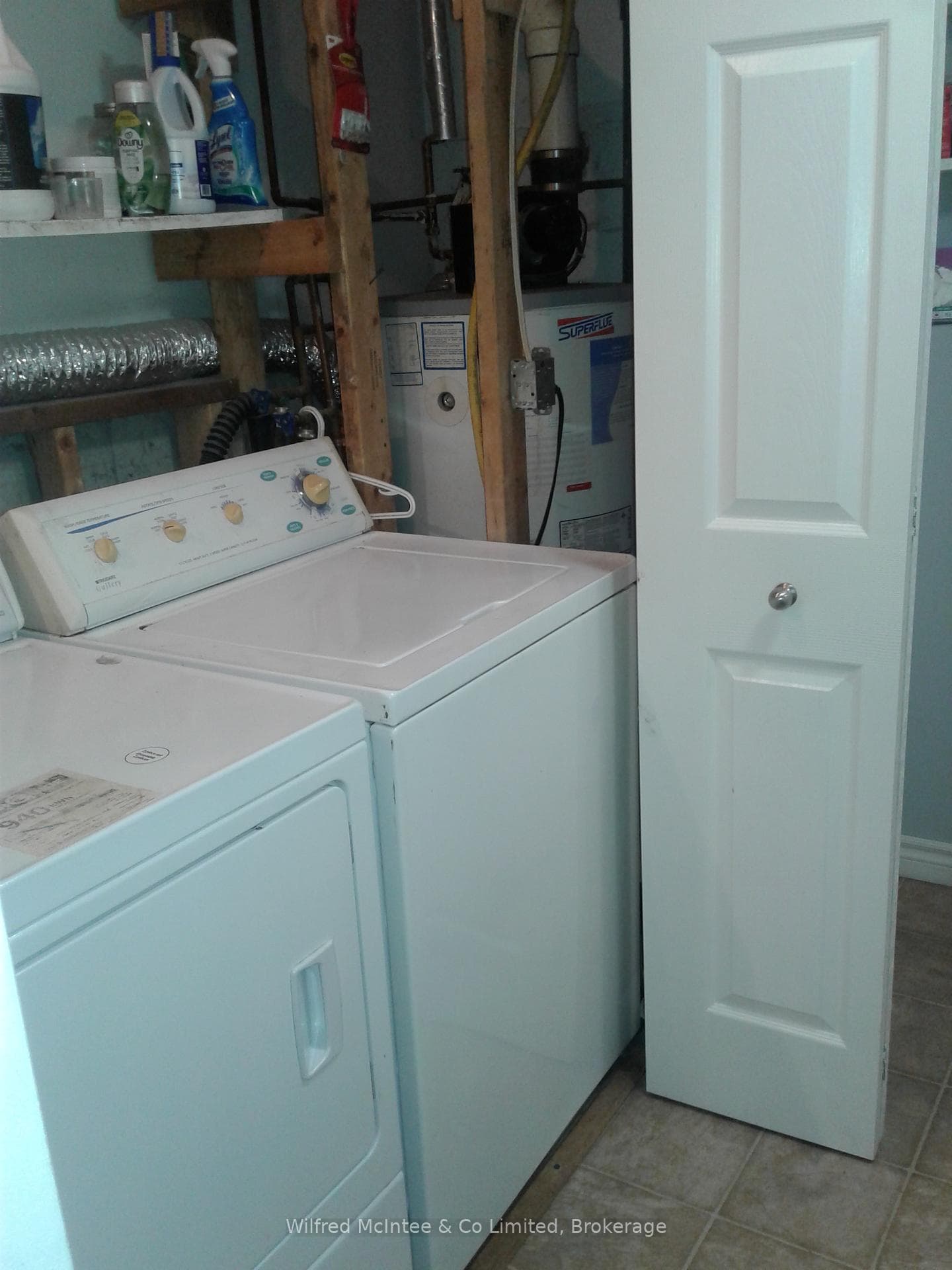 210 Countess Street photo 26