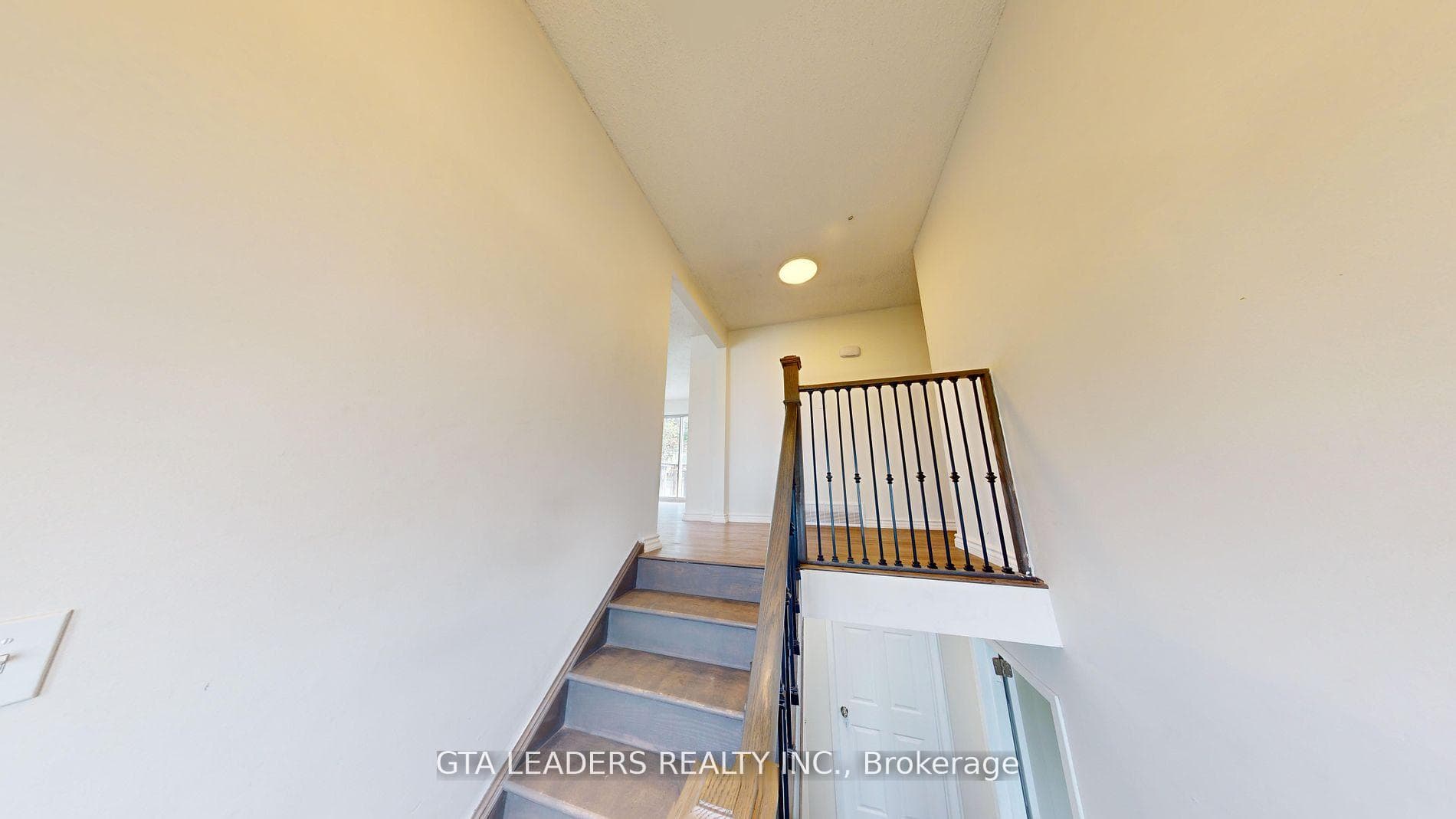 935 Strasburg Road photo 2