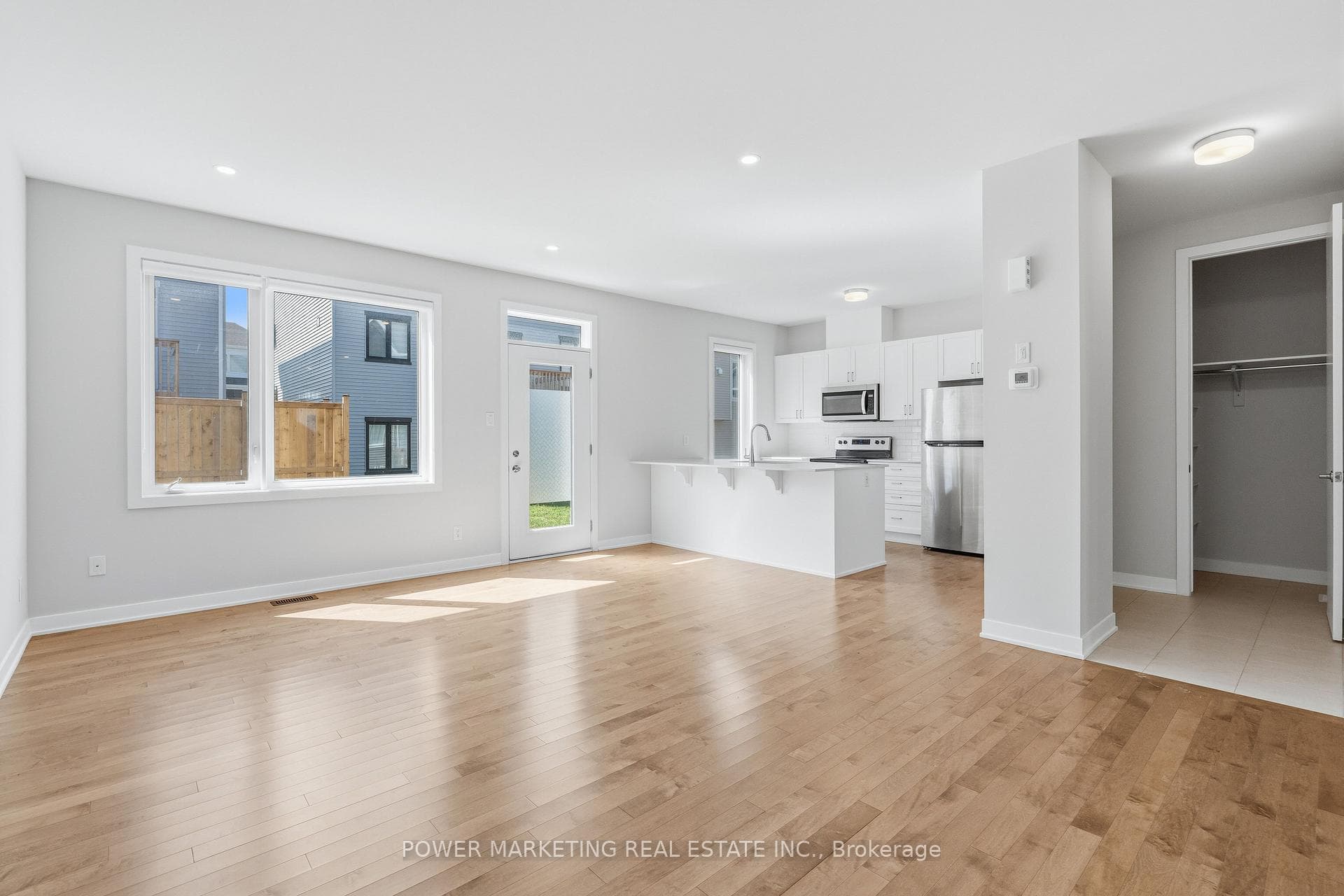 448 Epoch Street photo 6
