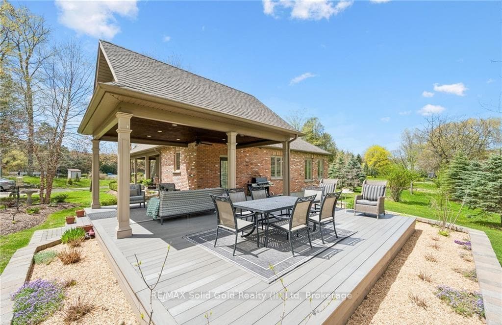 2073 Maplewood Road photo 36