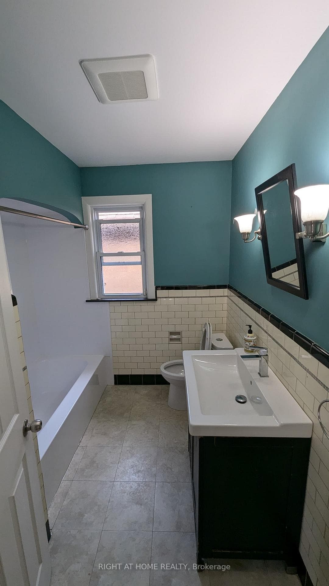 210 Prince Edward Drive photo 9