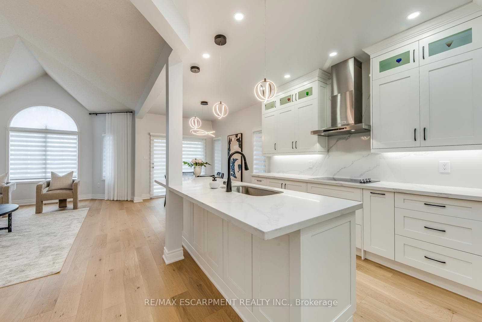 4366 Latimer Crescent photo 13