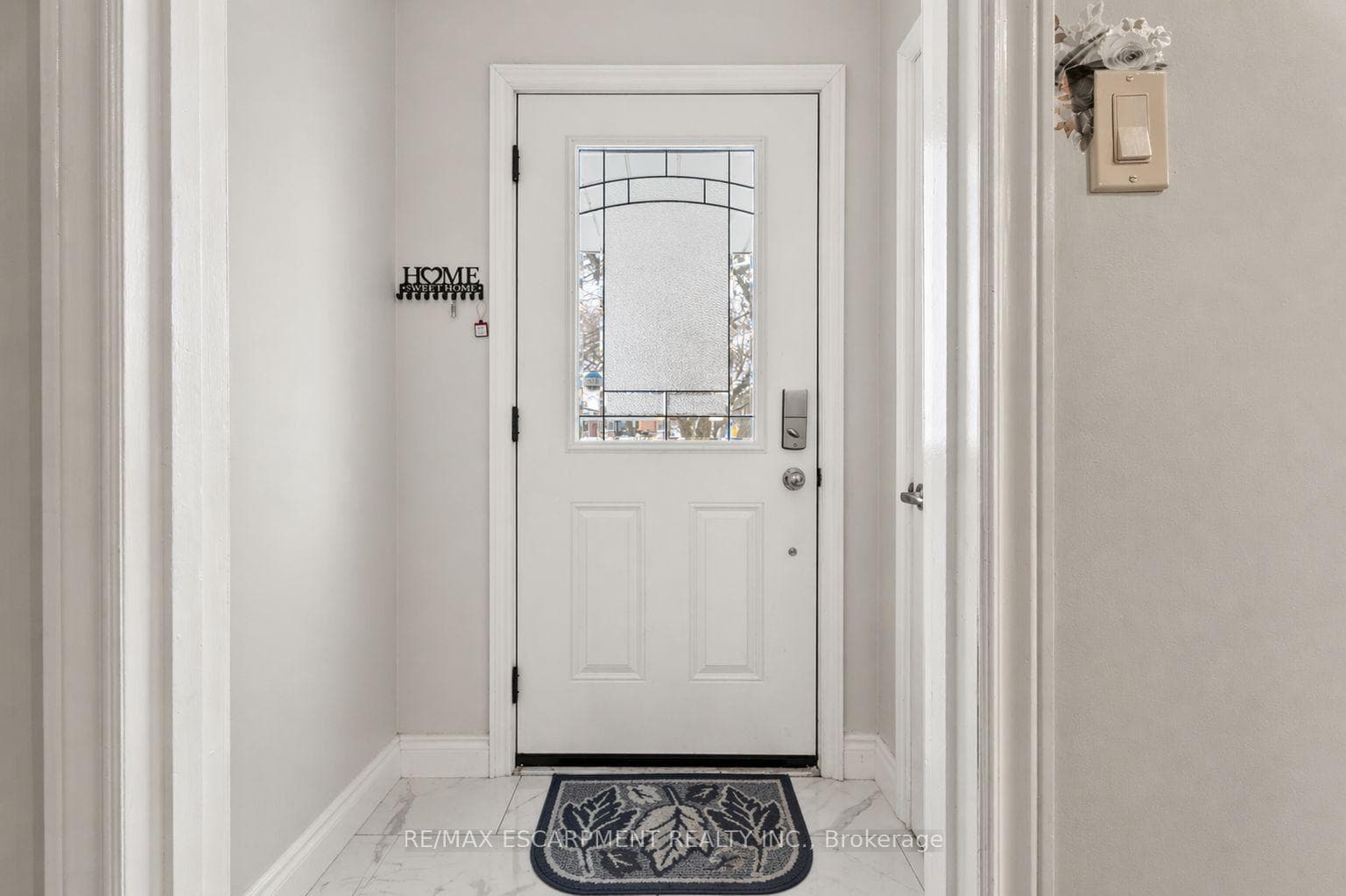 557 Lake Street photo 2