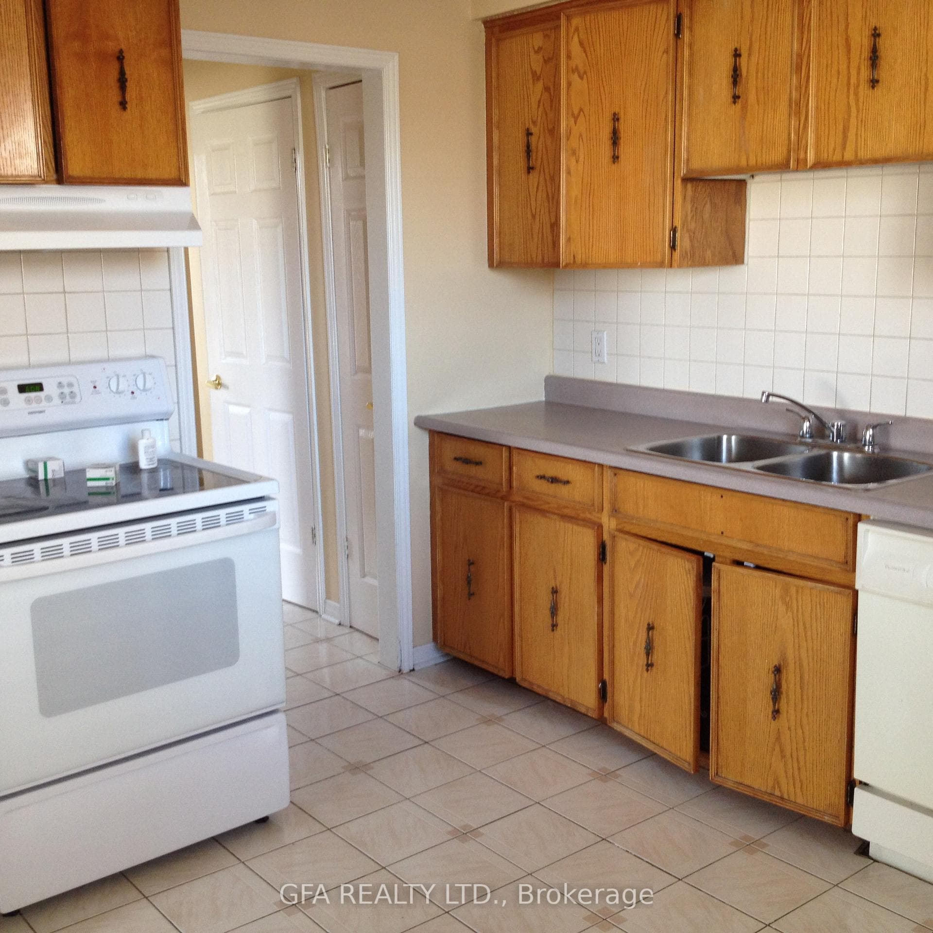 30 Reigate Avenue photo 4