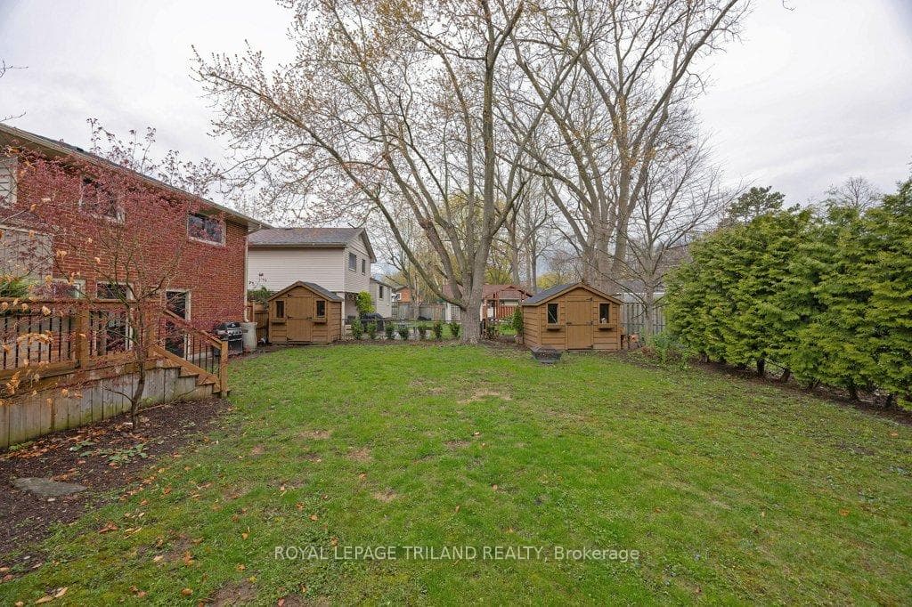 667 GLENGYLE Crescent photo 39