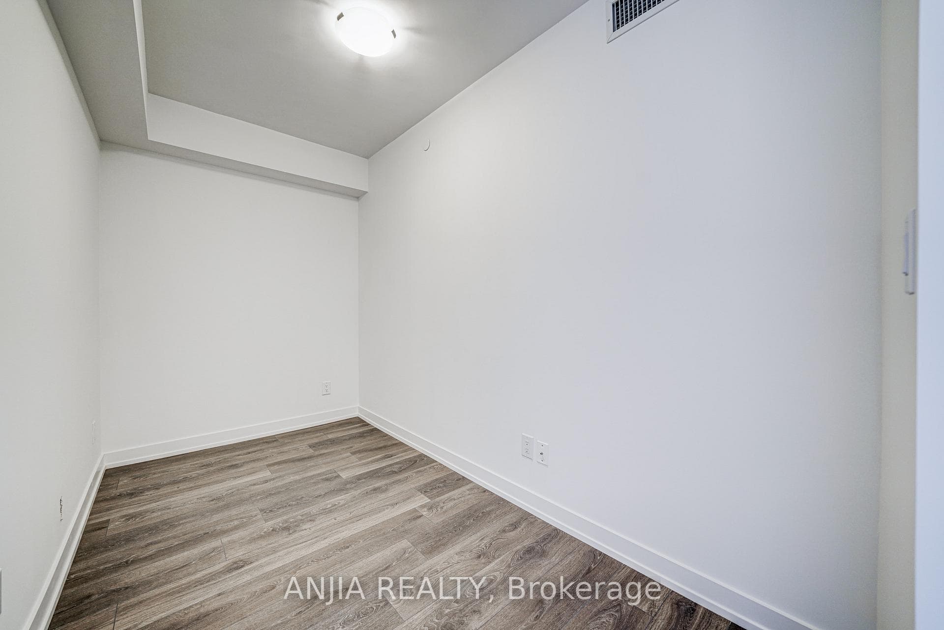 159 Wellesley Street Unit 1801 photo 5