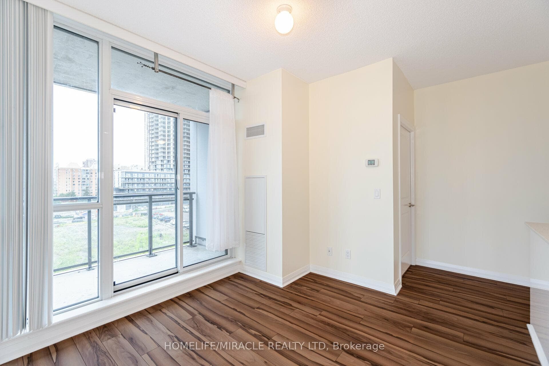 55 Eglinton Avenue Unit 602 photo 24