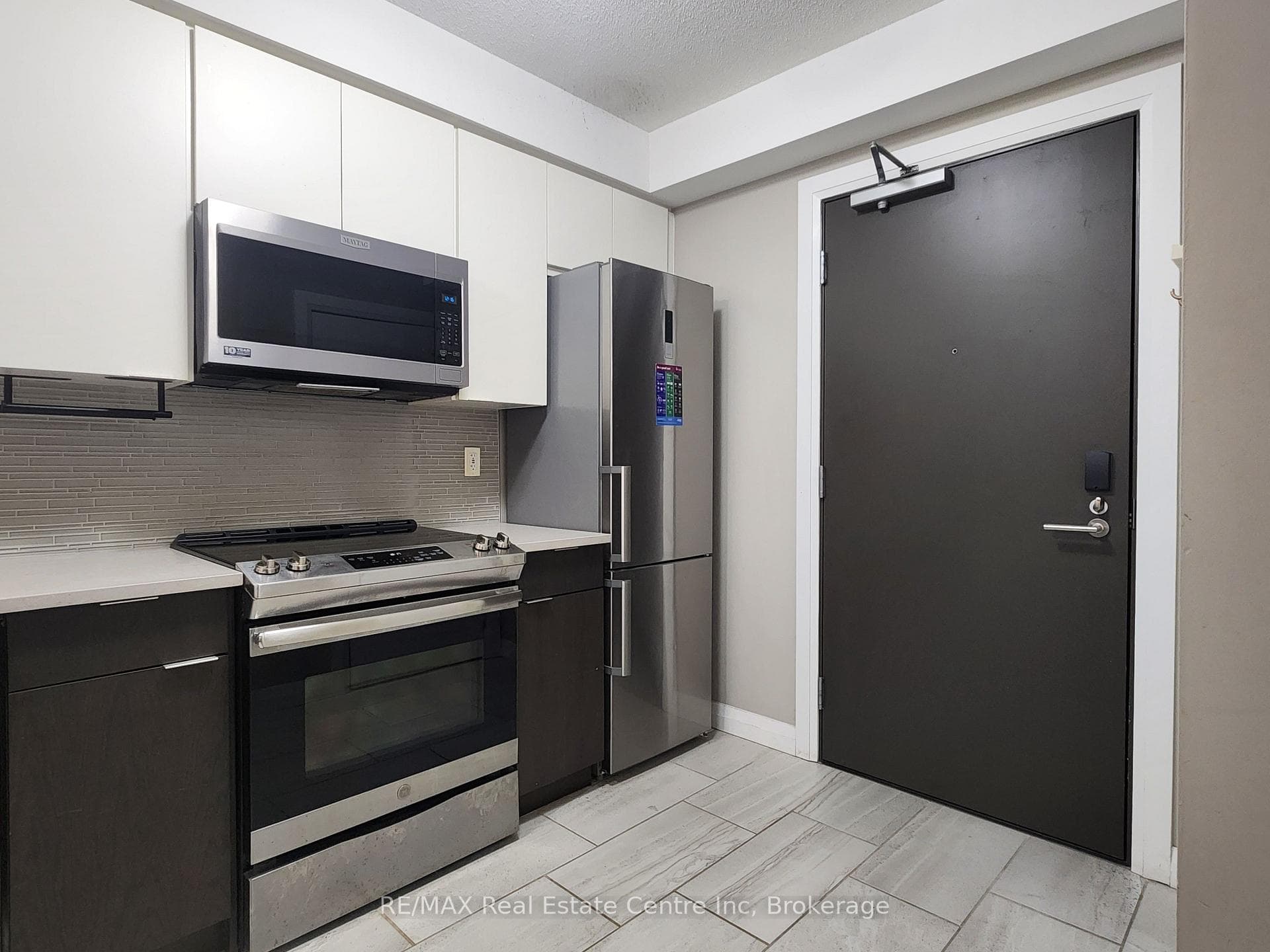 63 ARTHUR Street Unit 311 photo 3