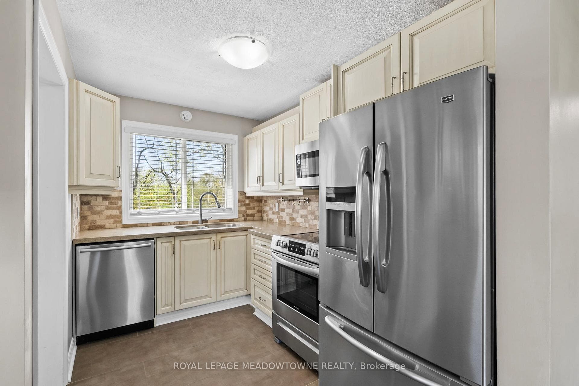 176 Longfield Road Unit Upper photo 8