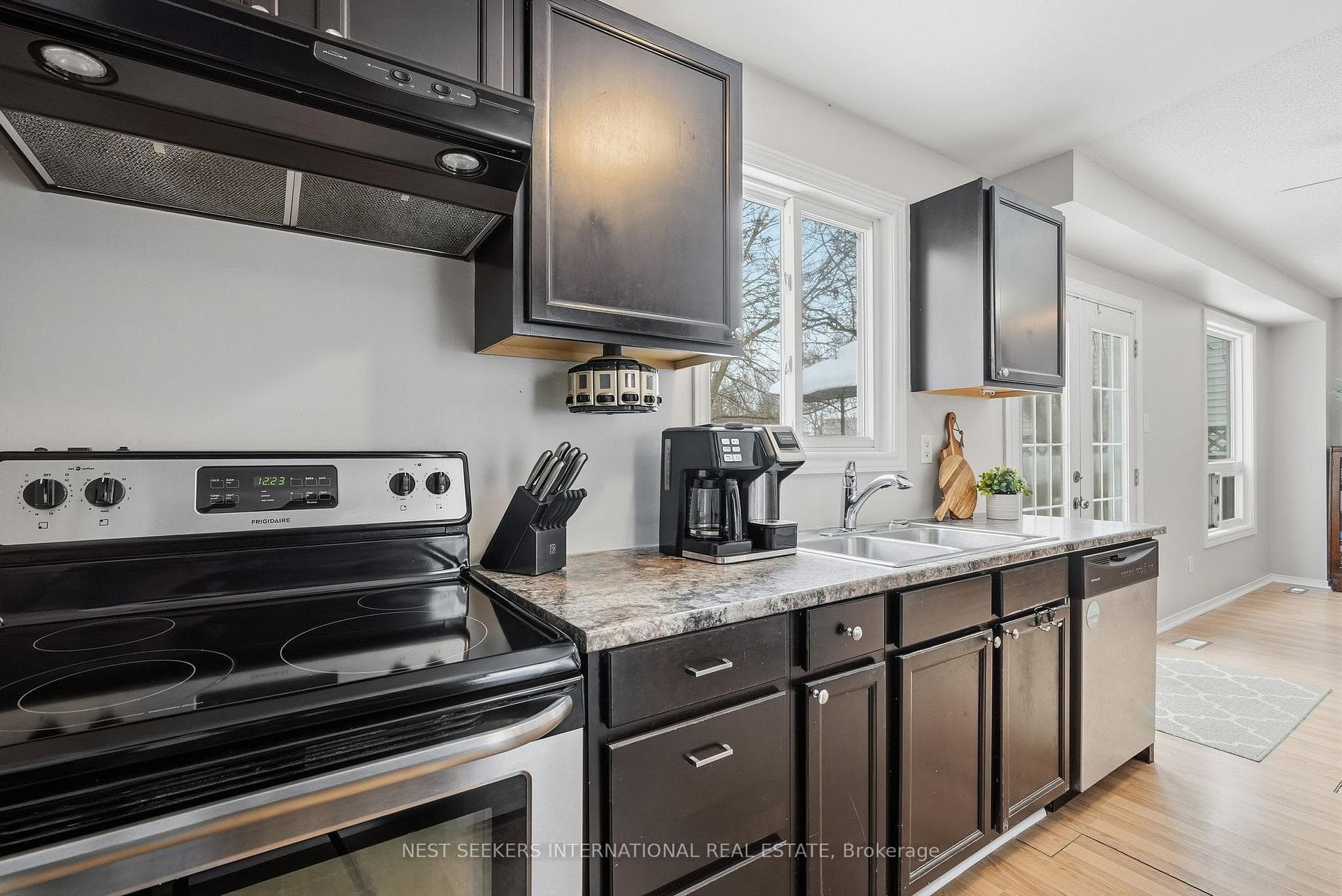1091 Maclean Street photo 15
