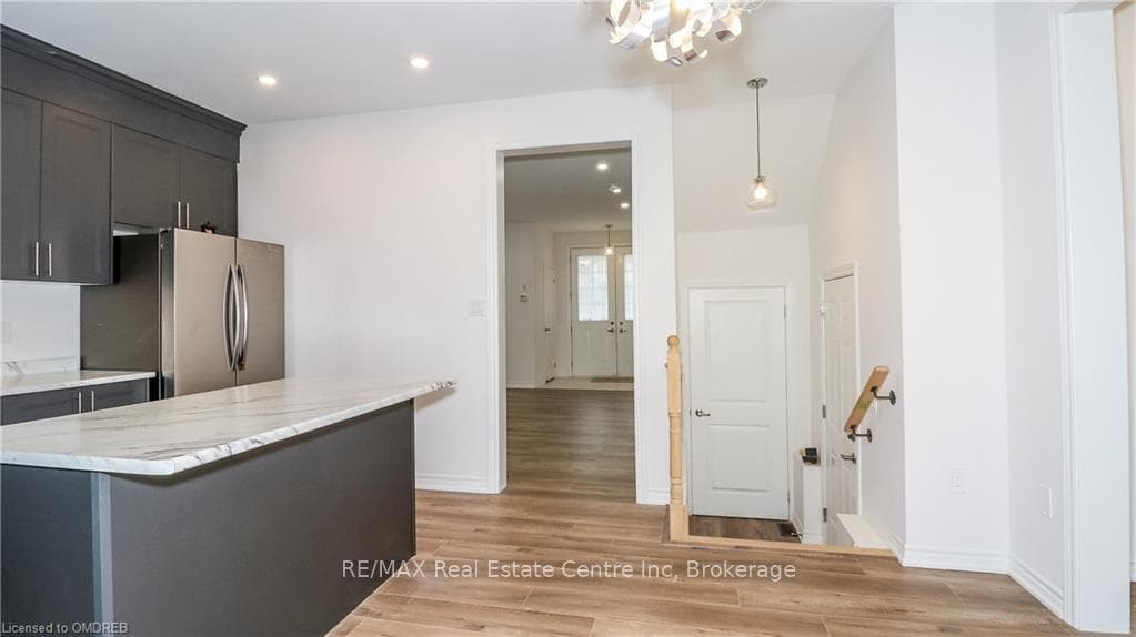 242 DUNCAN Street photo 14
