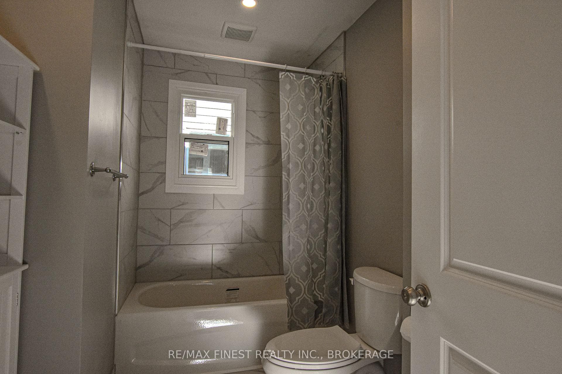 623 Macdonnell Street photo 18