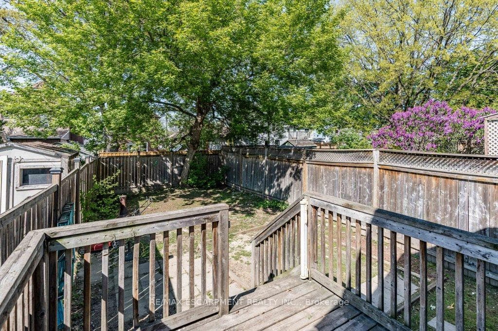 21 Mayflower Avenue photo 30