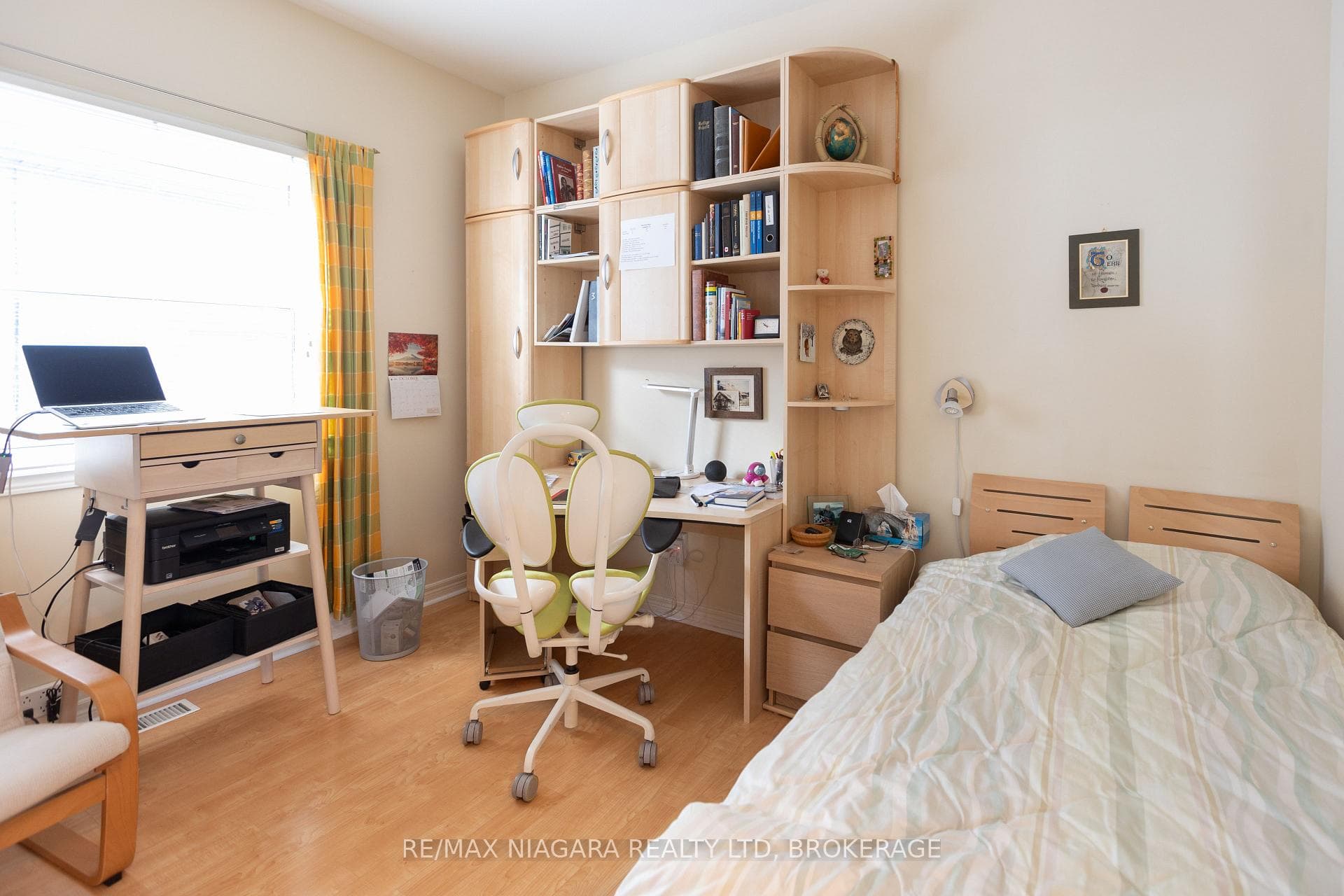 2nd bedroom