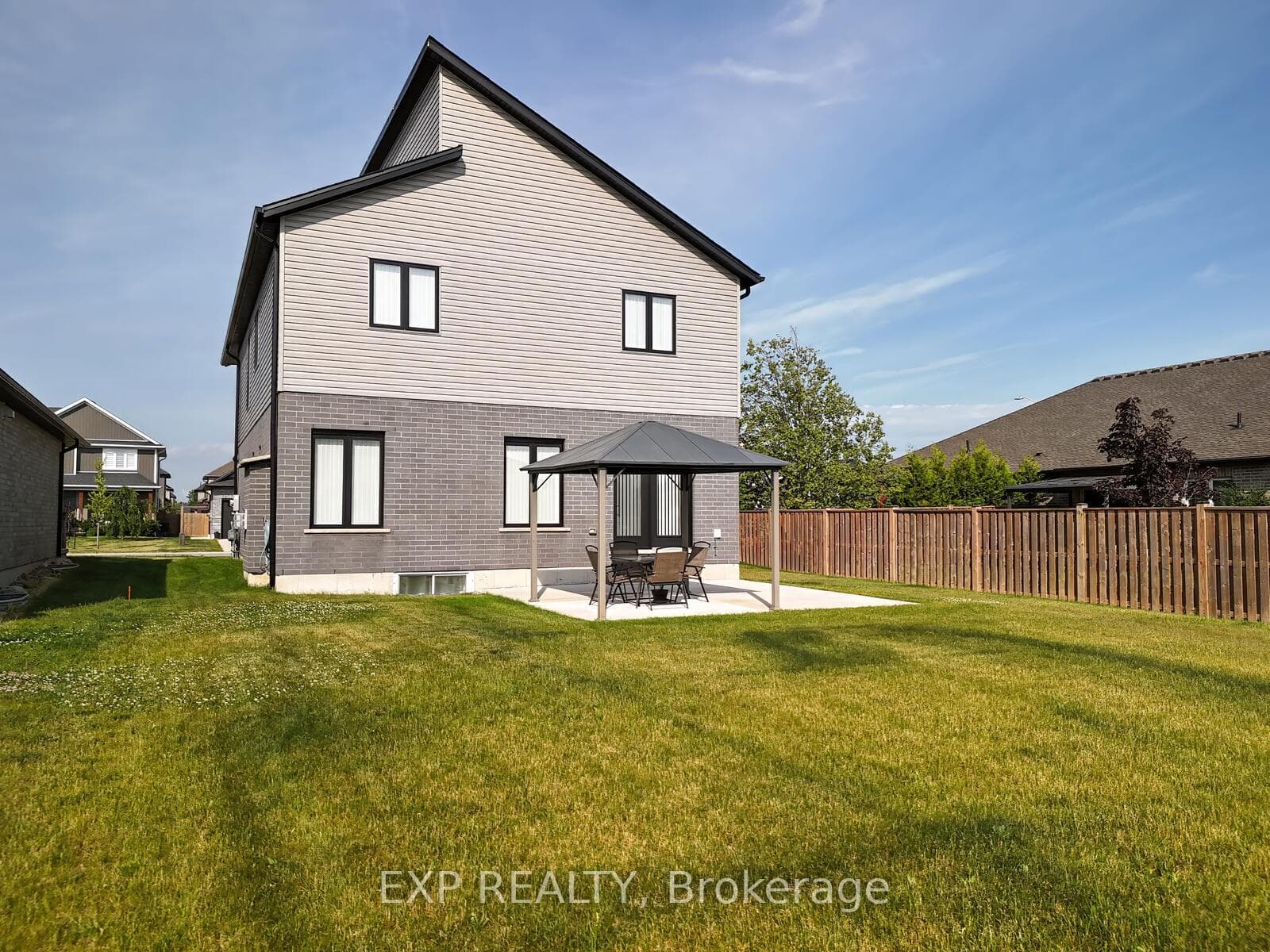 84 Thames Springs Crescent photo 42
