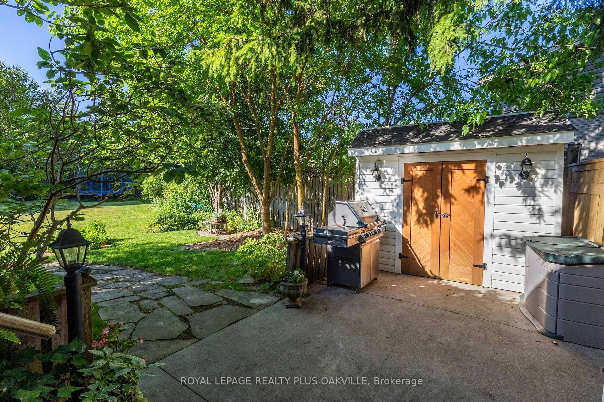 247 Elmhurst Crescent photo 48