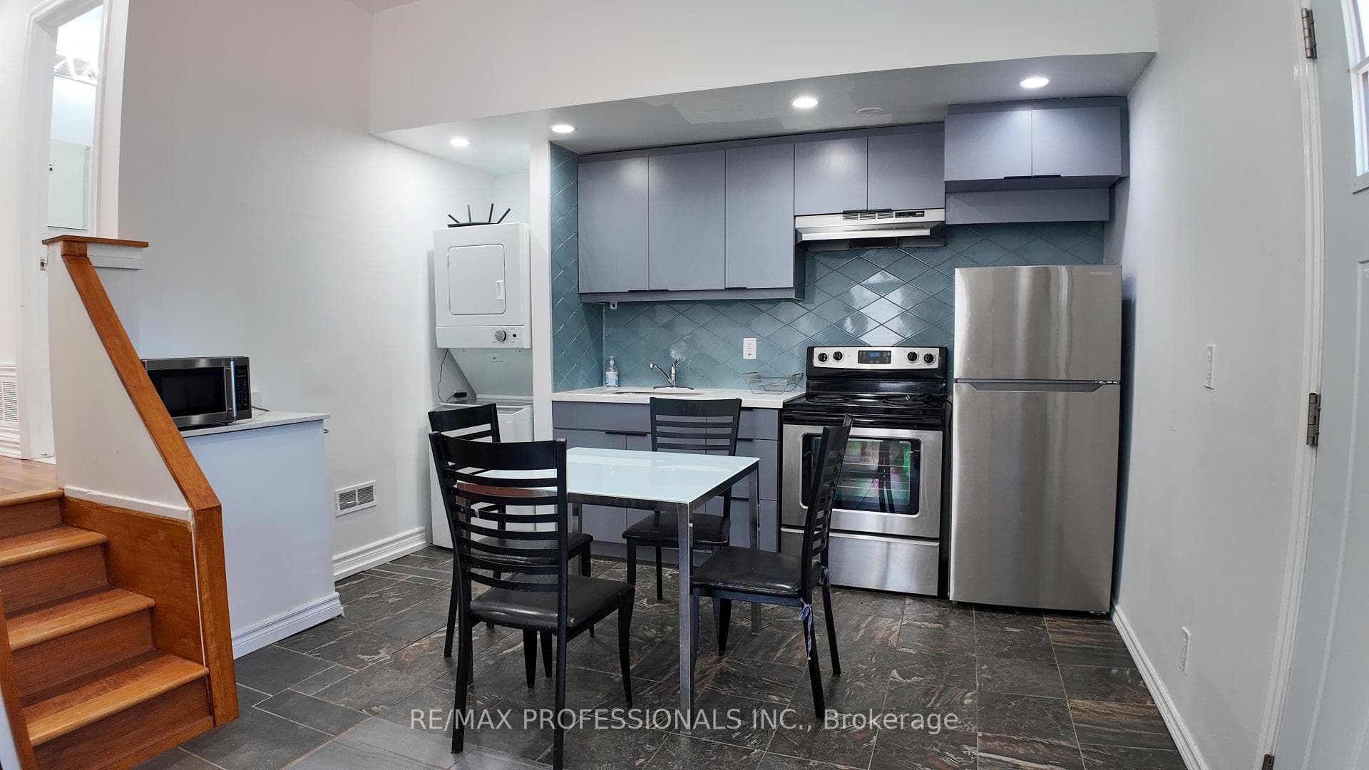 5 Farmbrook Road Unit B photo 4