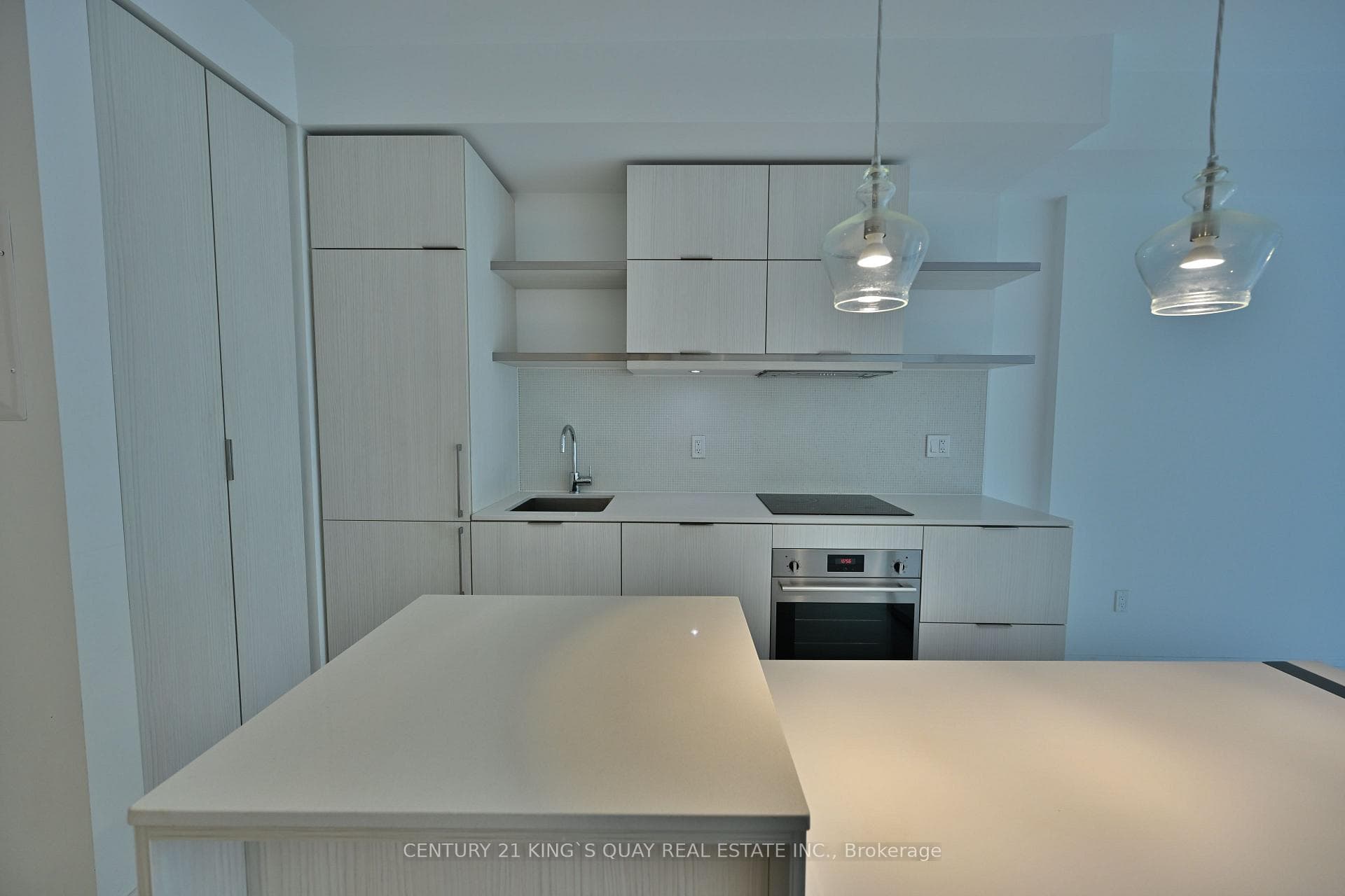 197 Yonge Street Unit 1907 photo 4