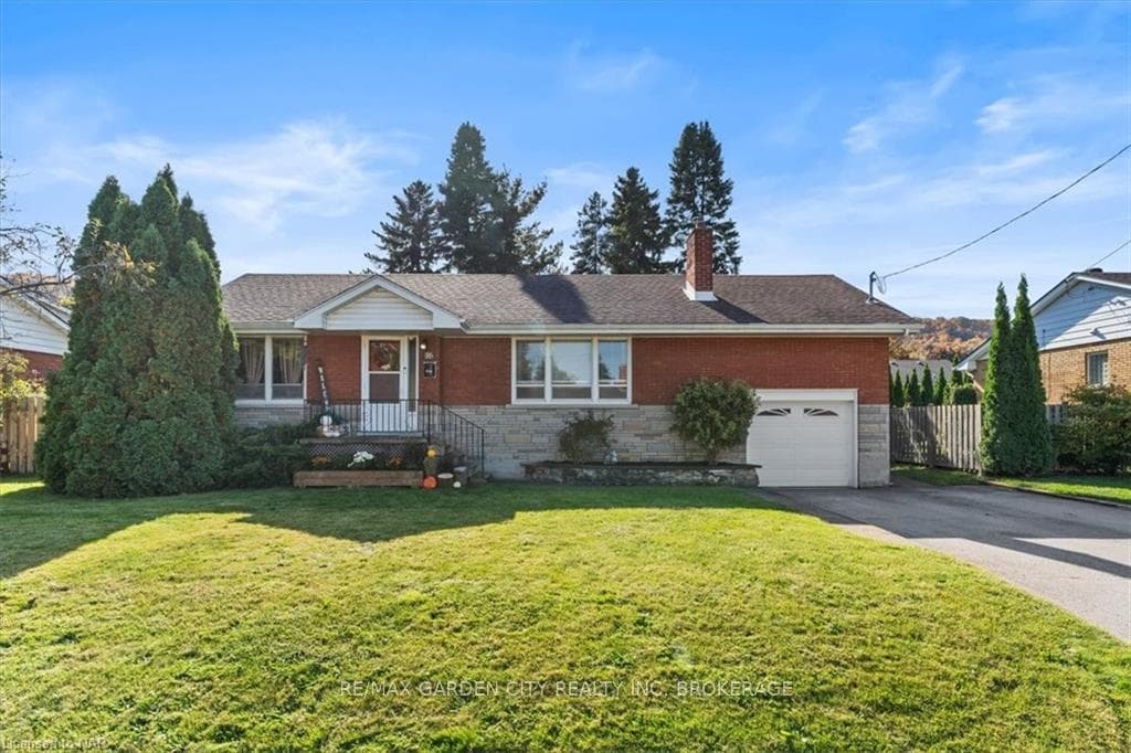 16 Hazelwood Avenue photo 1