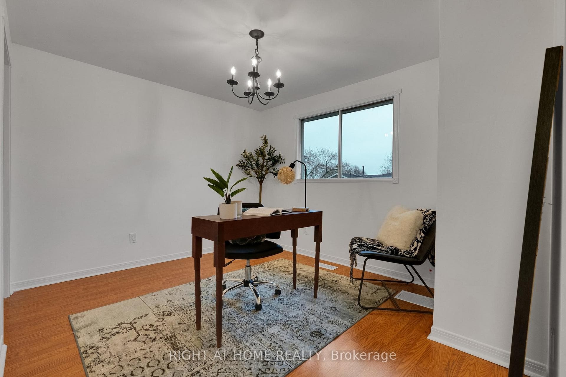 56 Ashdale Crescent photo 32