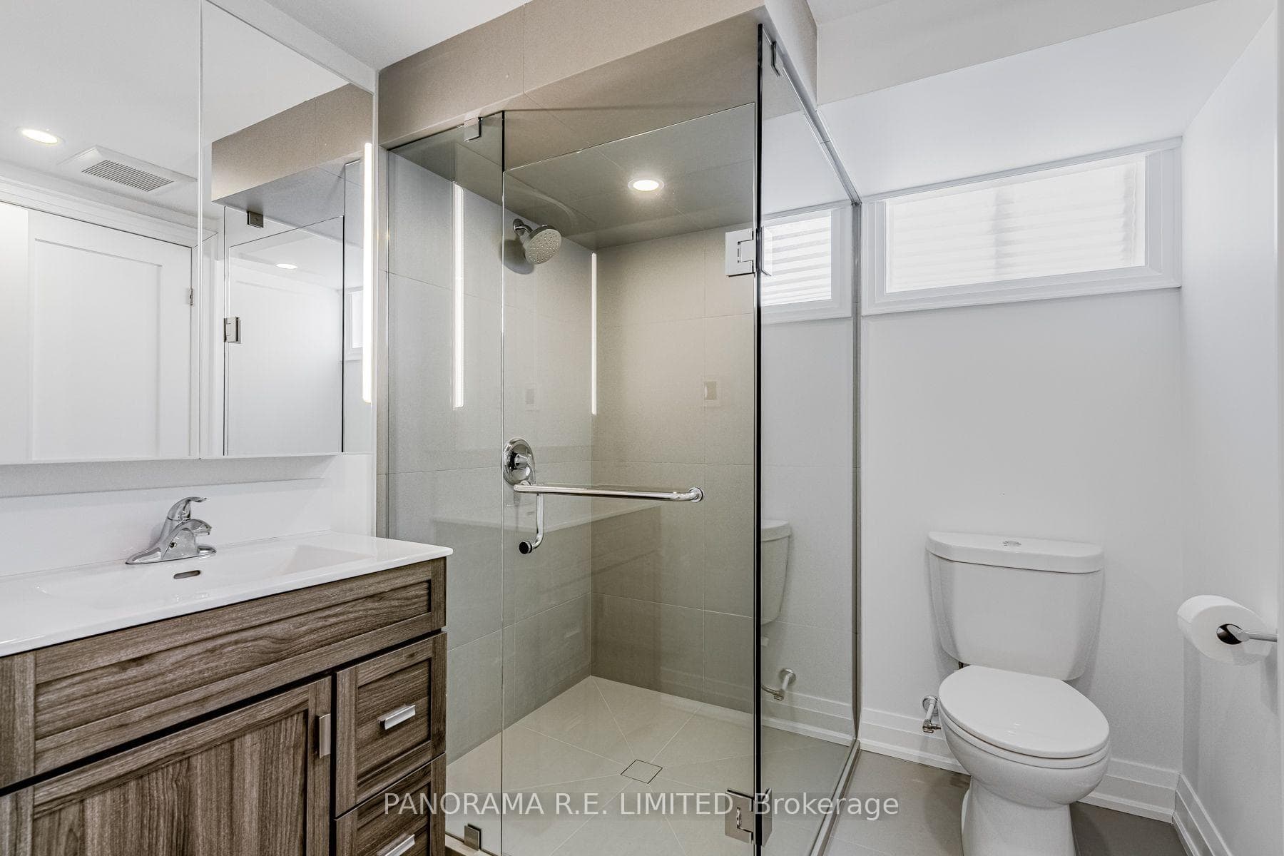 674 Netherton Crescent Unit Lower photo 16