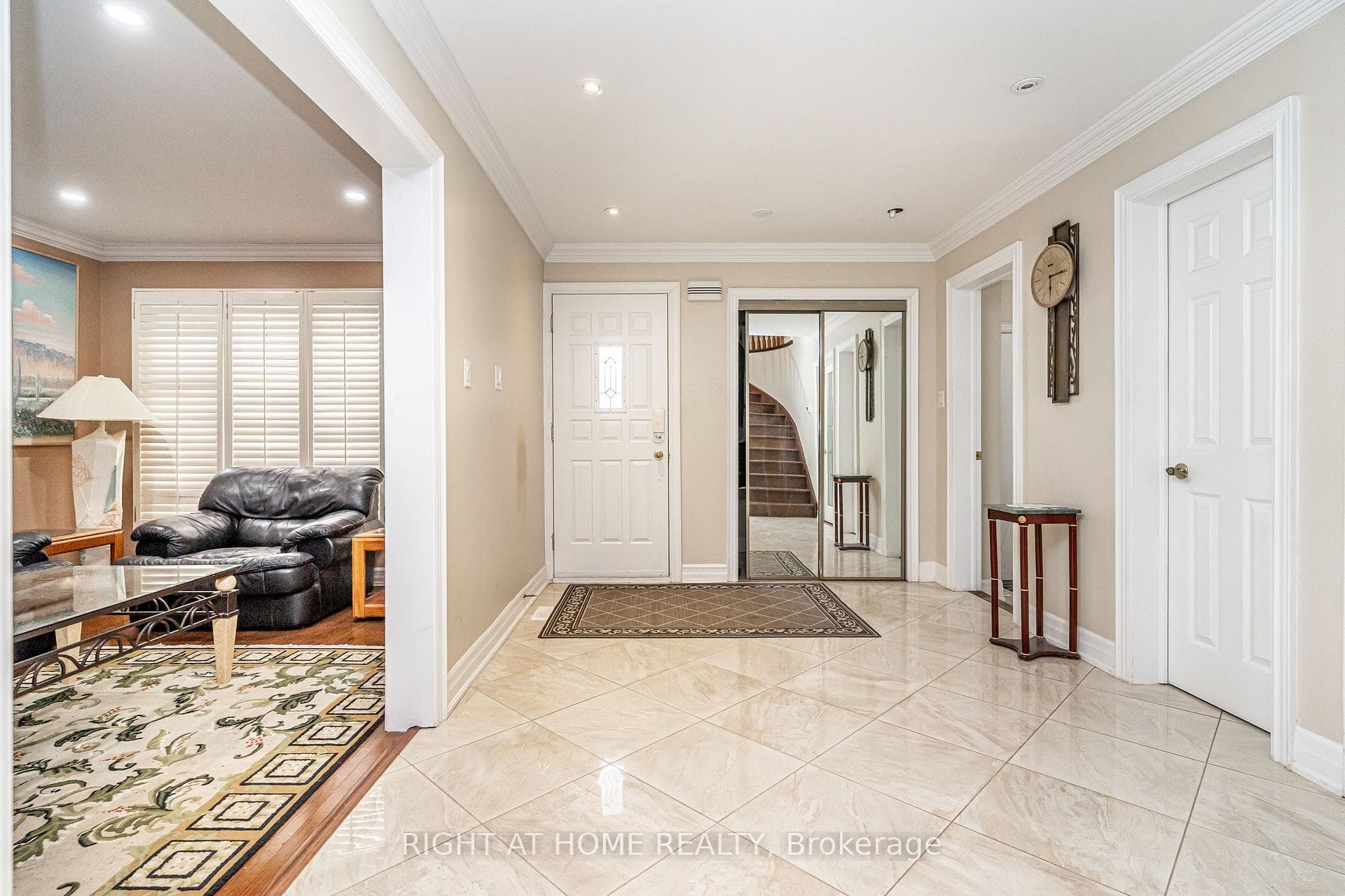 2136 Wincanton Crescent photo 4