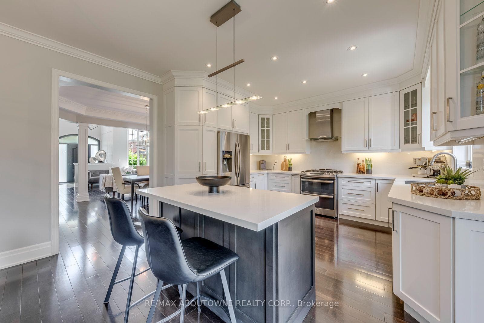 2067 Helmsley Avenue photo 17