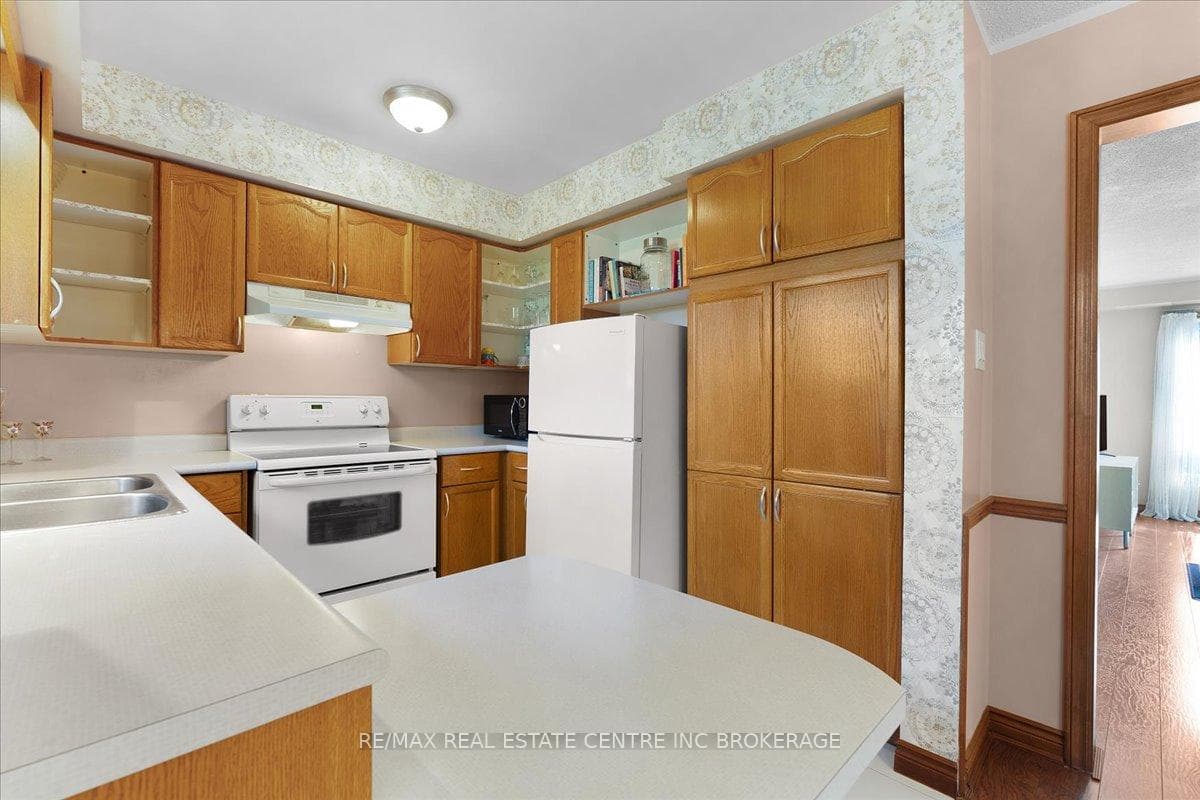 49 CEDARWOODS Crescent photo 9