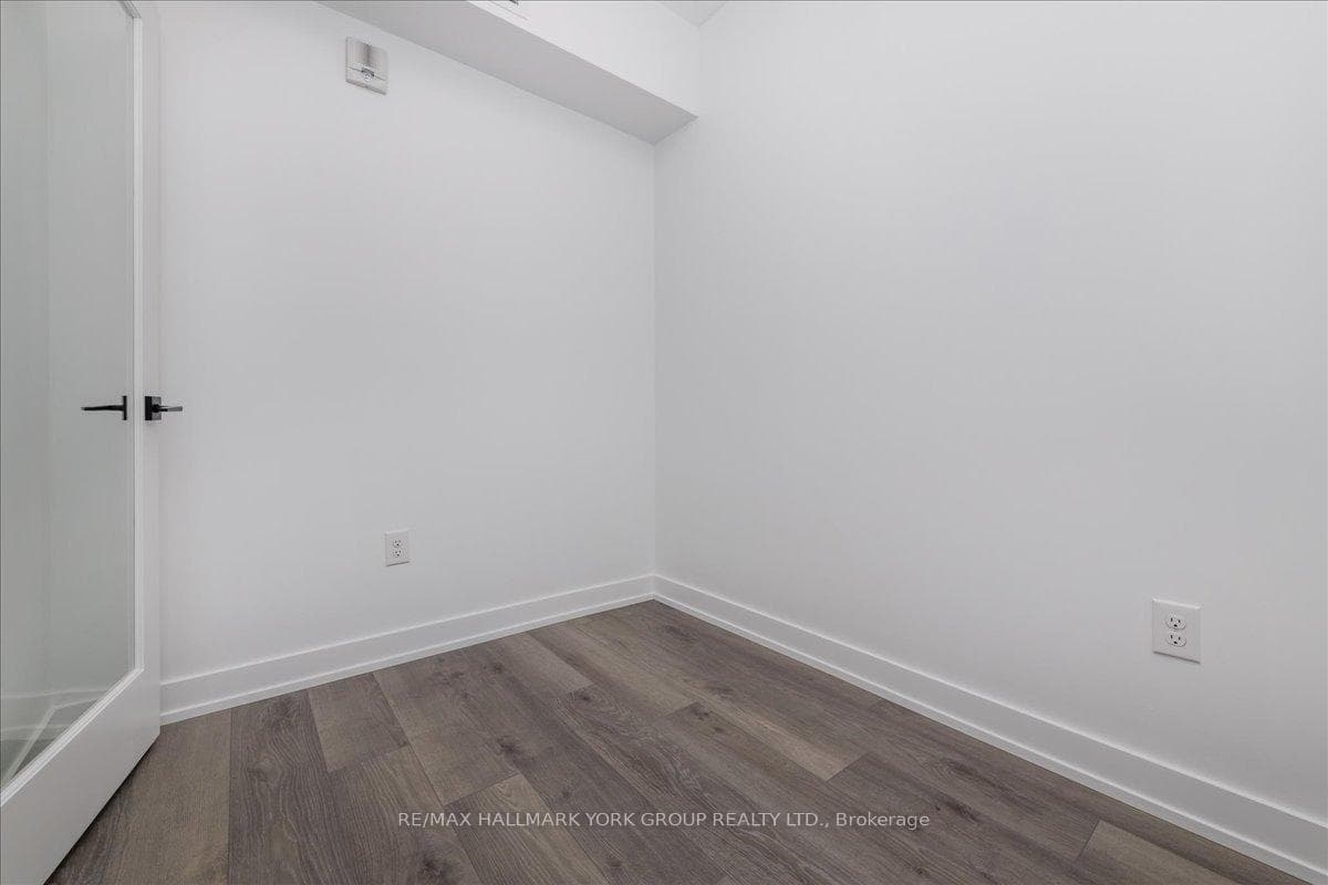 4 Spice Way Unit 105 photo 17