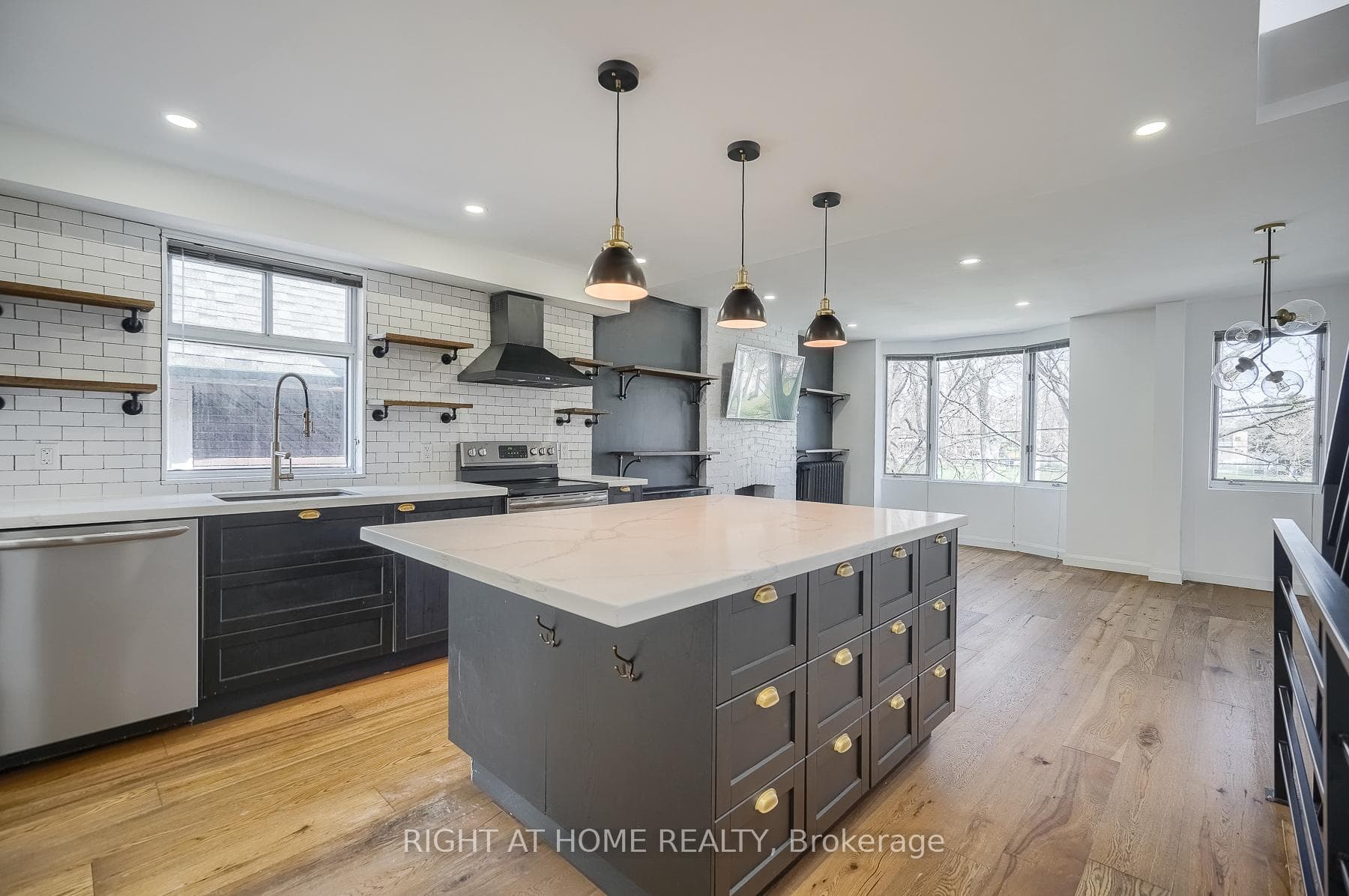 162 Bartlett Avenue photo 5