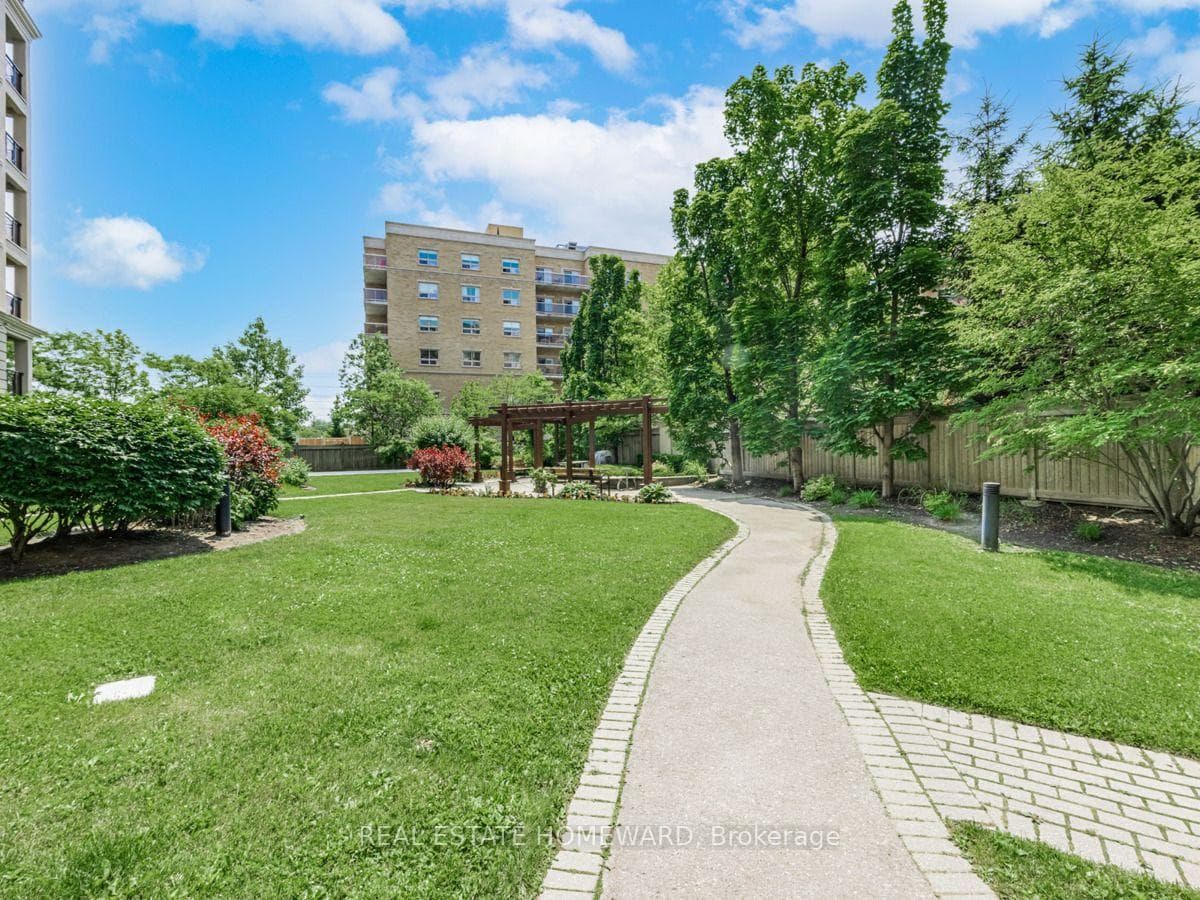1 Maison Parc Court Unit 712 photo 33