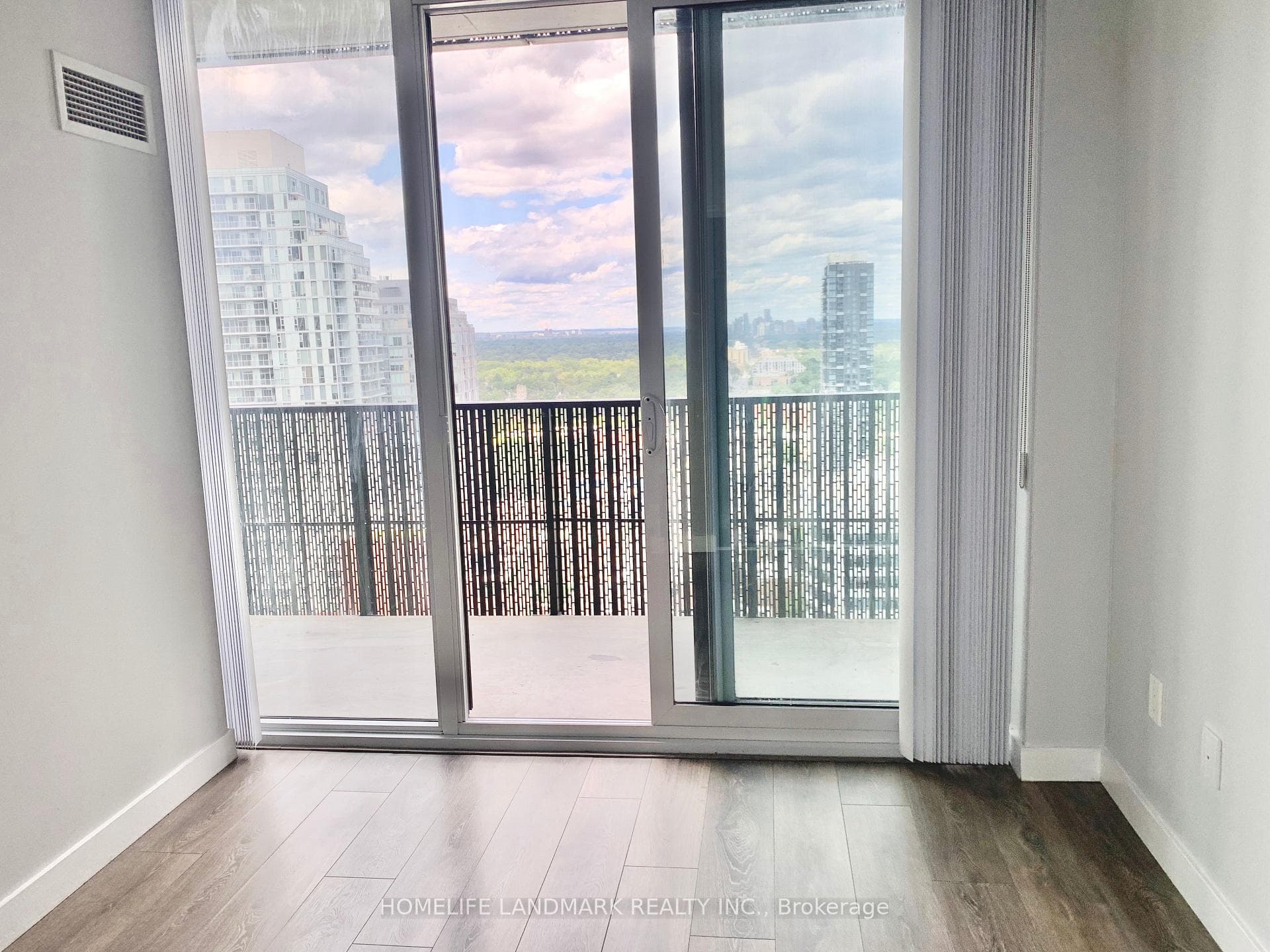 8 Eglinton Avenue Unit 2207 photo 21