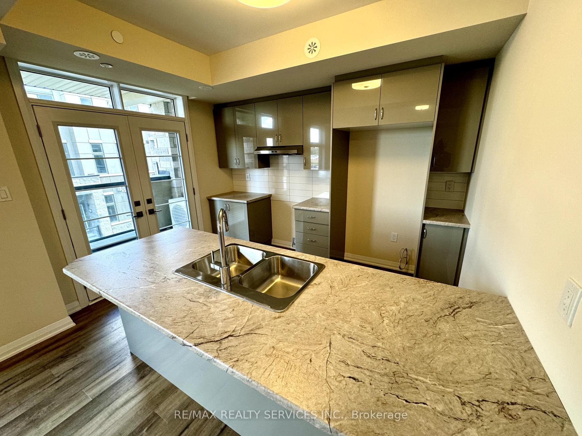 15 Fieldridge Crescent Unit 6 photo 8