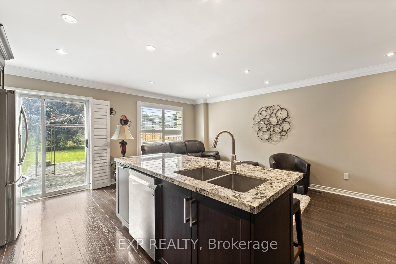 46 Waterbury Street photo 16