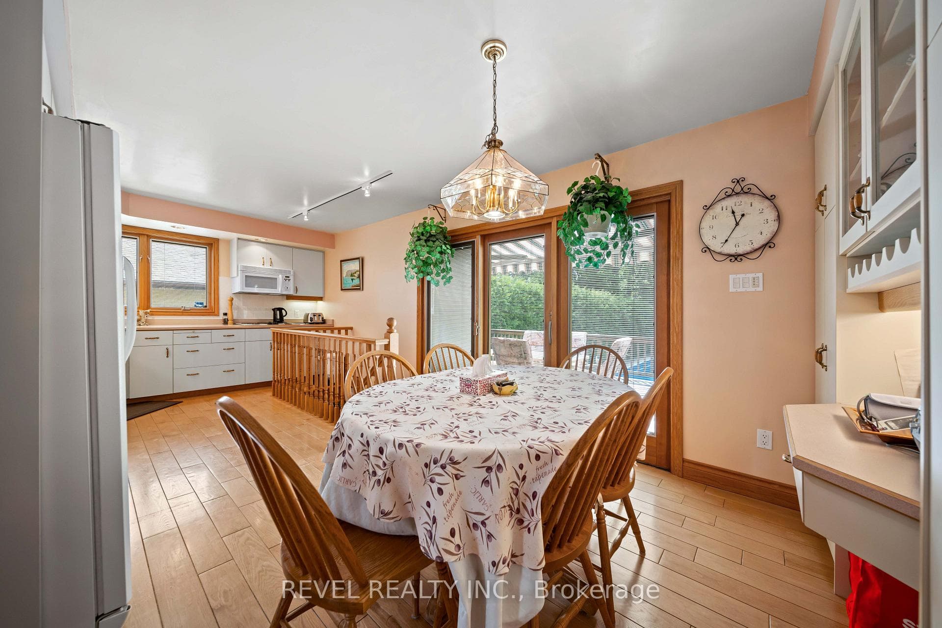 1627 Mardell Street photo 23