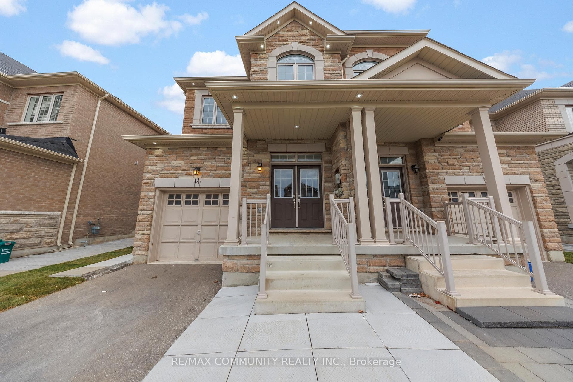 14 Mohandas Drive photo 1