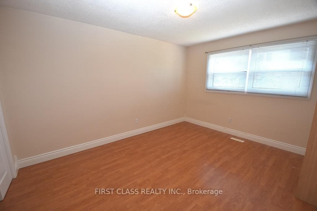 4028 Erindale Station Road photo 15