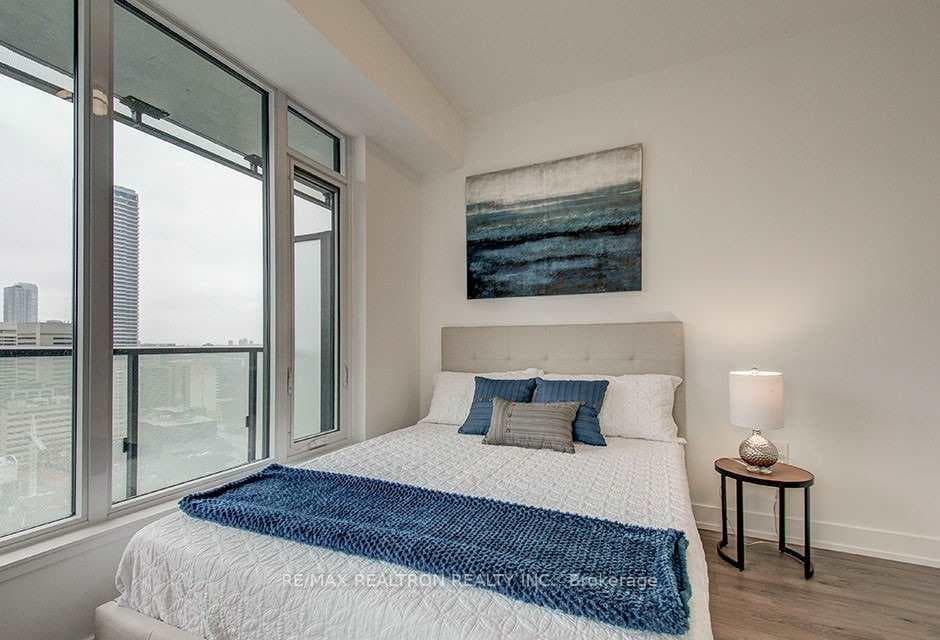 575 Bloor Street Unit 2208 photo 16