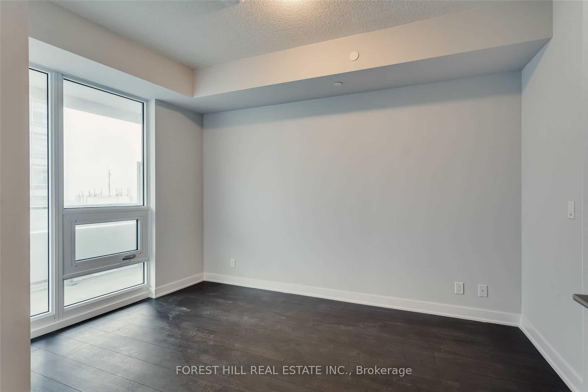 2221 Yonge Street Unit 5705 photo 13