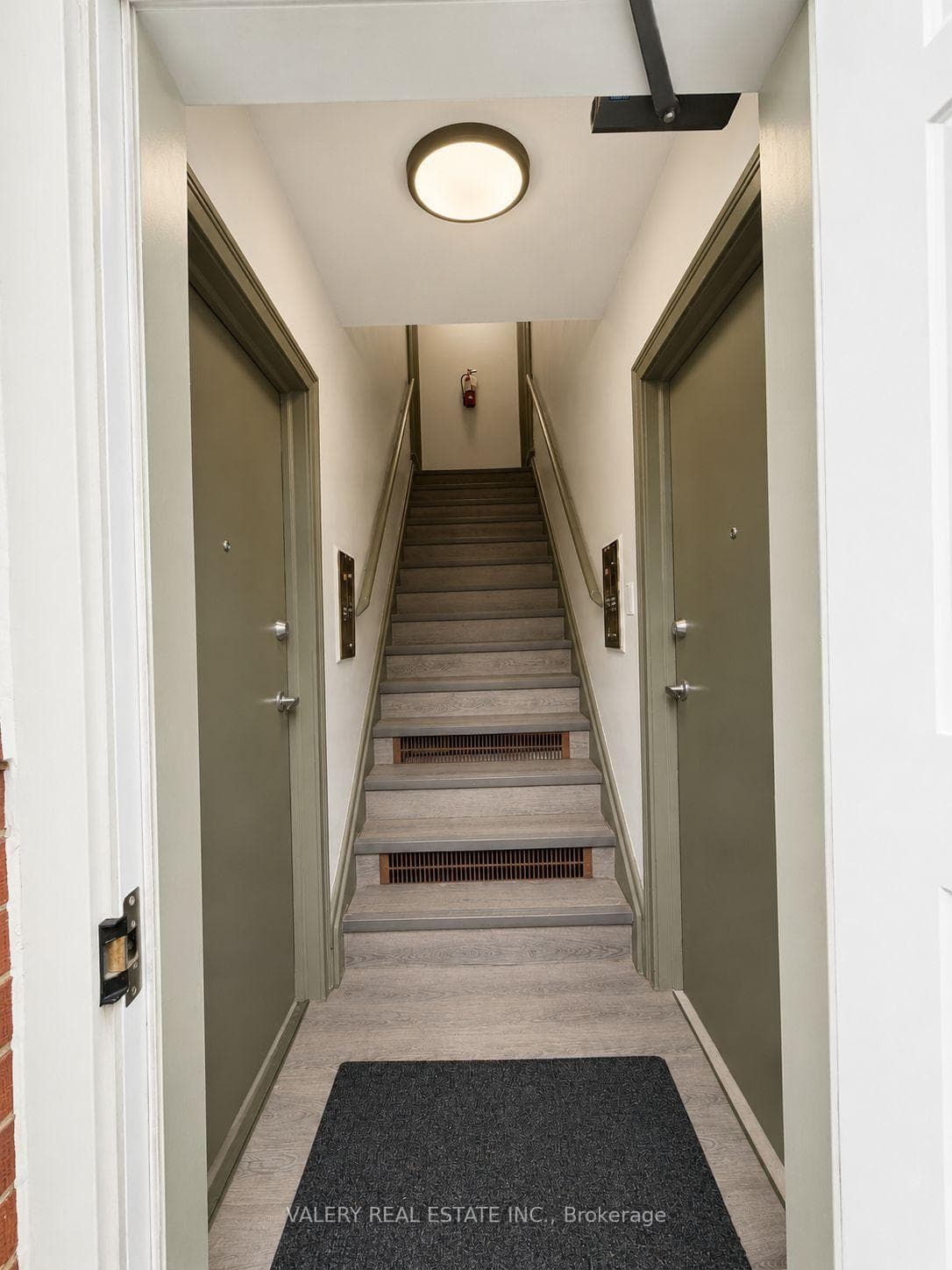 1327 Bayview Avenue Unit U19 photo 3