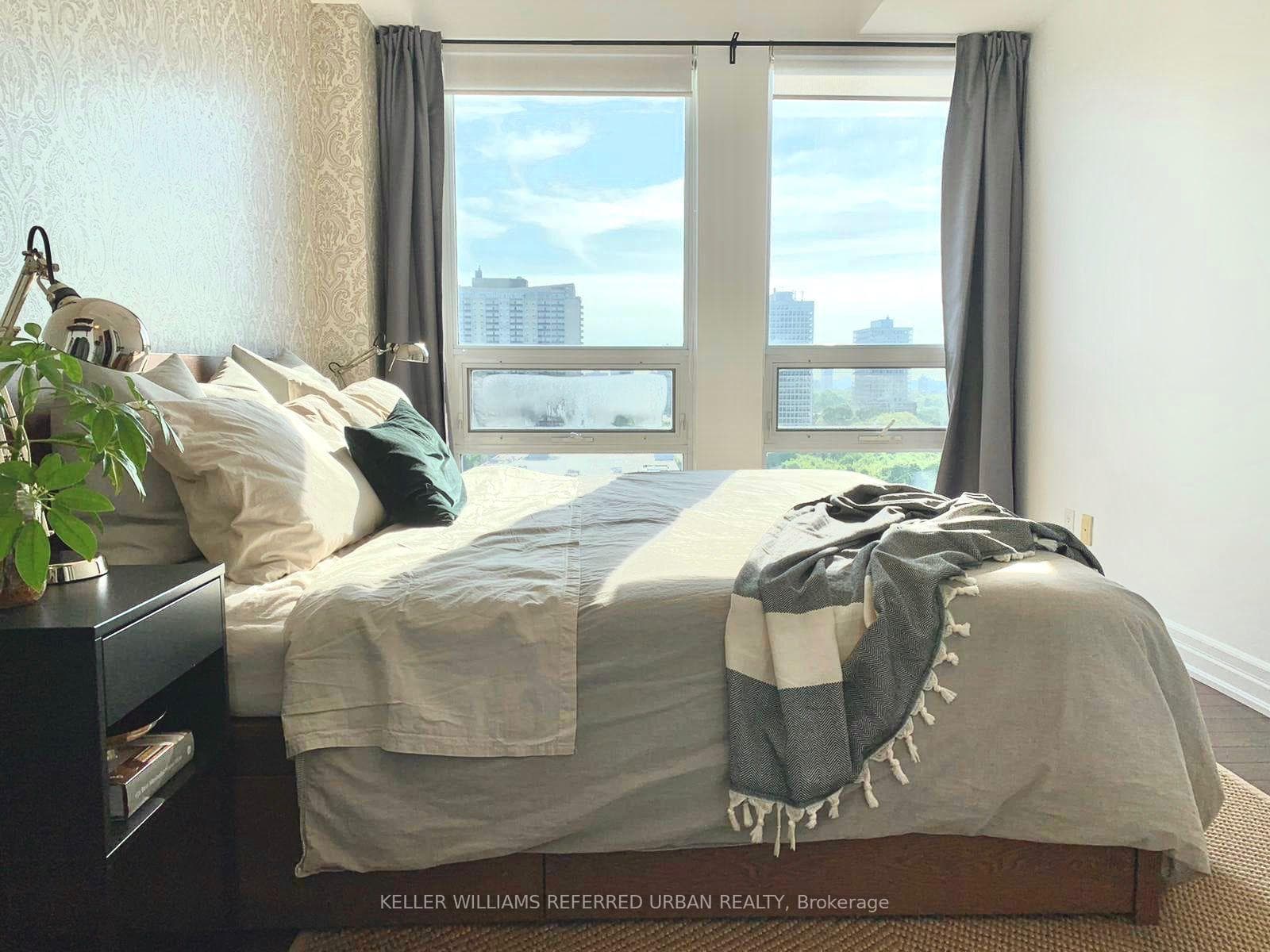 500 St Clair Avenue Unit 1006 photo 4