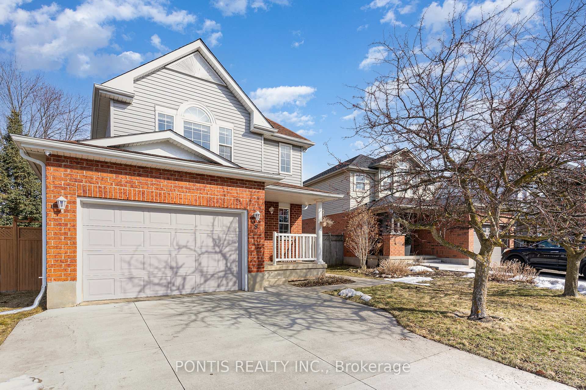 8 Sweeney Crescent photo 2