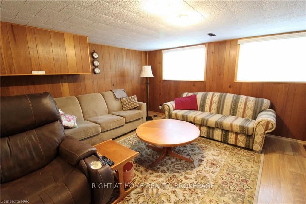 lots of sunshine in this family room
