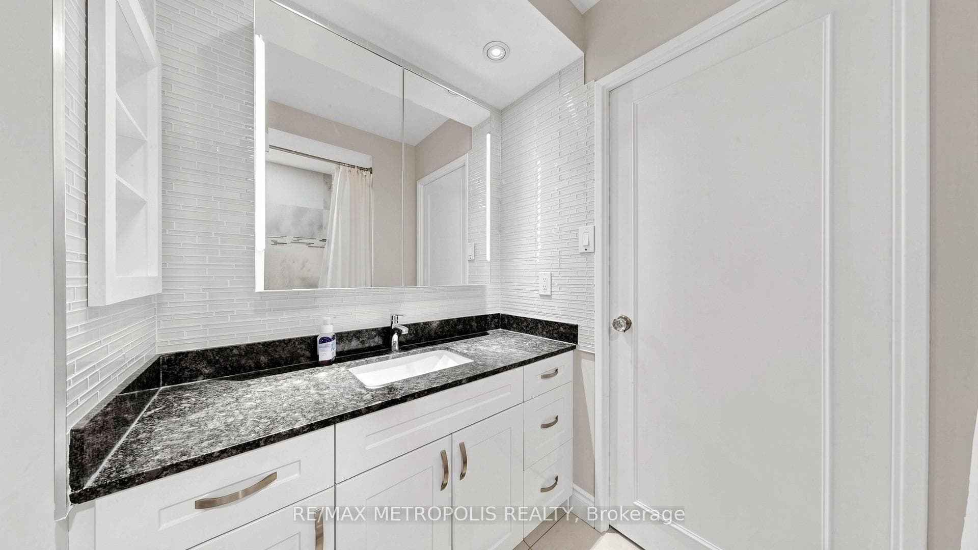 1300 BLOOR Street Unit 1803 photo 4